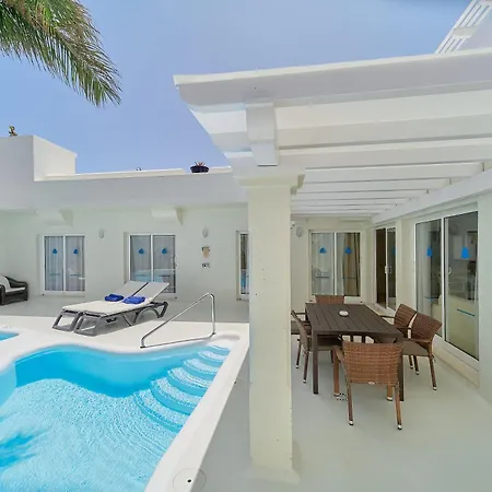Katis Boutique In Bahiazul Corralejo